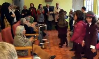 Visita dos alunos da QES ao Lar de Idosas de Carnide