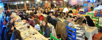 Jantar de confraternização de Dia de Reis de todos os atuais funcionários, colaboradores e administradores da Fundação Denise Lester-Queen Elizabeth’s School – janeiro de 2015.